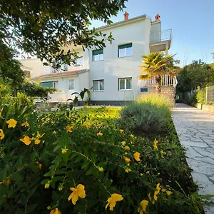 https://porec-jadran-apartments.in-istria.net