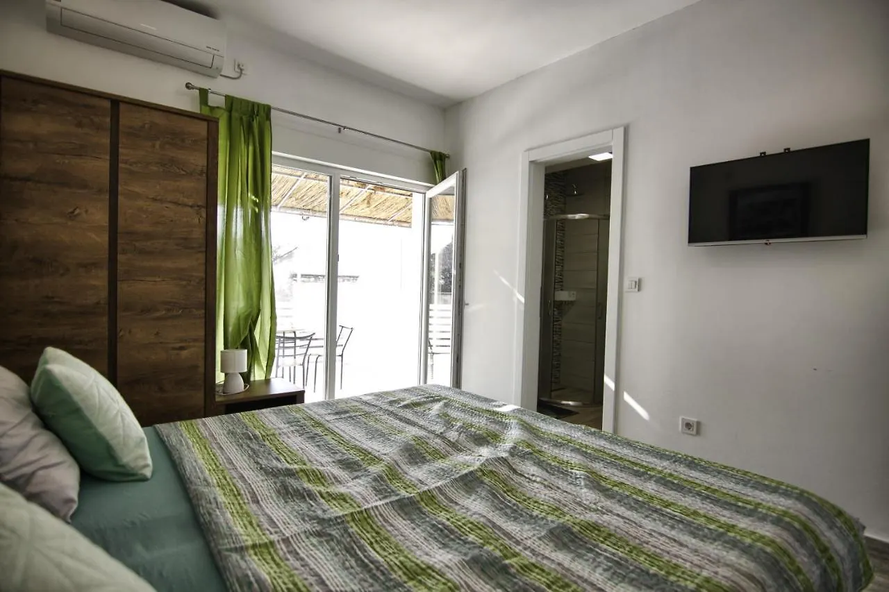 Rooms Dragica Pakostane 0*,